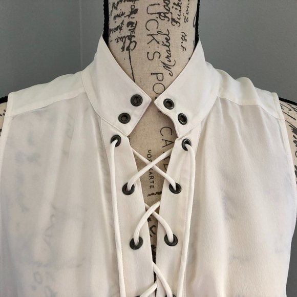 Sleeveless Tie-up Blouse - Picture 8 of 9